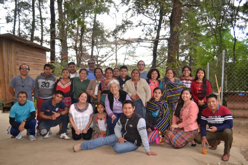 Participantes y facilitadores del taller para conmemorar el día del comunicador social.